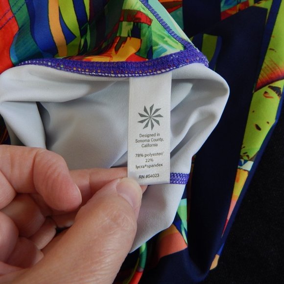 ATHLETA leggings pants kaleidoscope sonar capri mid rise activewear colorful S - Picture 8 of 9